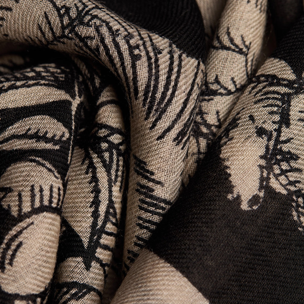Inoui Editions Scarf Magnus in Black