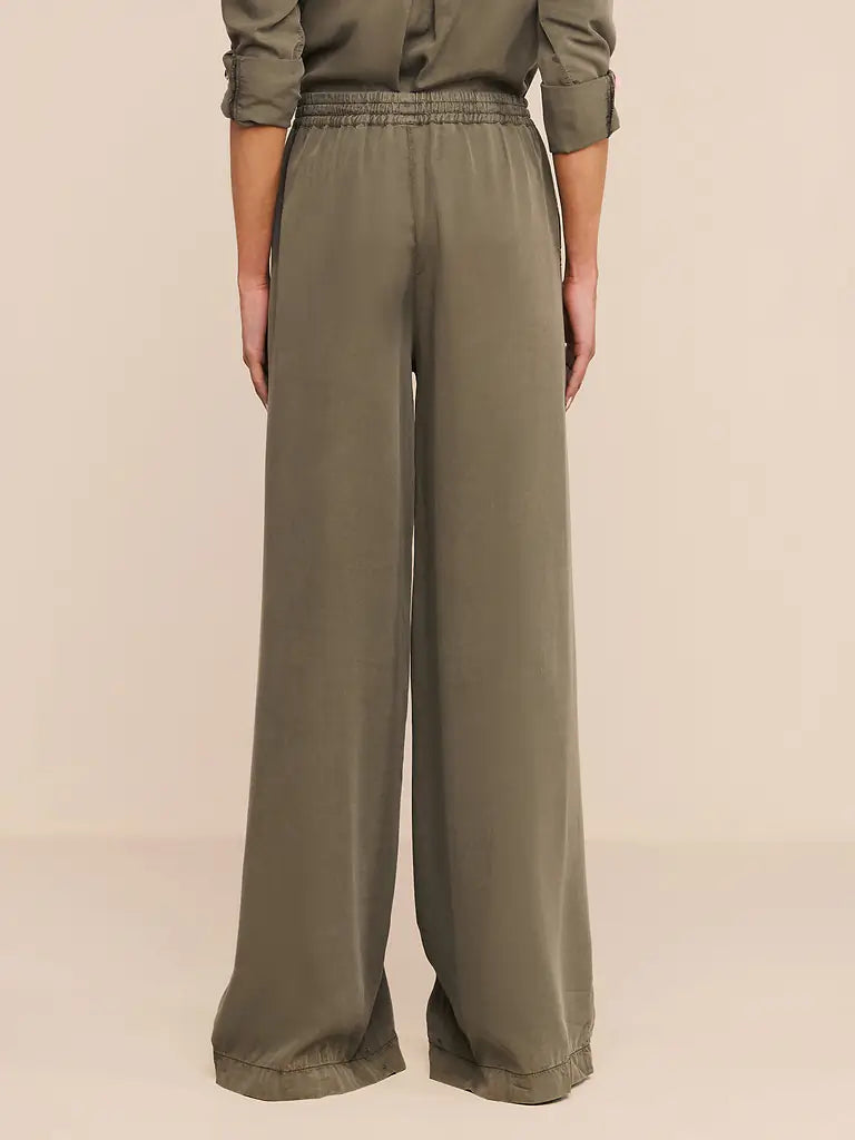 L'AGENCE Connie Drawstring Trouser in Smokey Olive