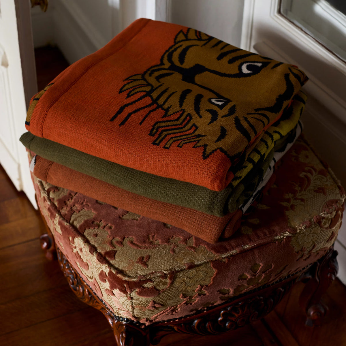 Inoui Editions Throw Baldo in Squirrel