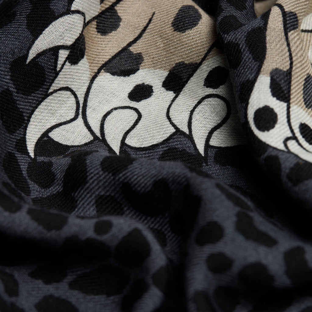 Inoui Editions Scarf Felis in Grey