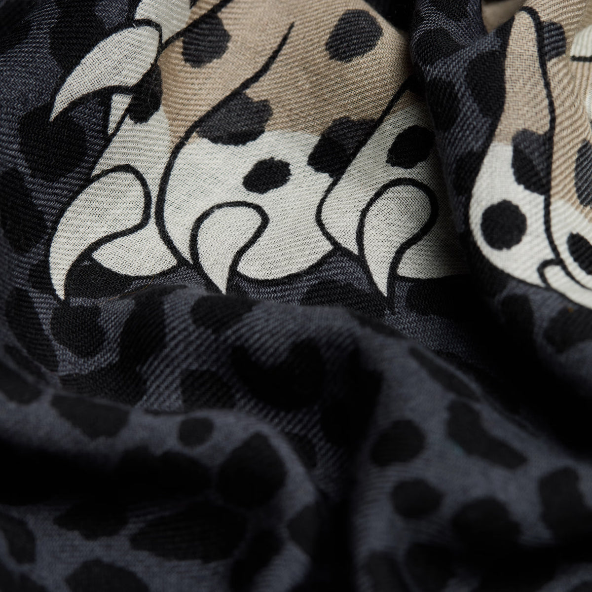 Inoui Editions Scarf Felis in Grey