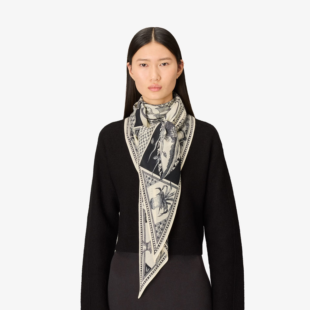 Inoui Editions Triangle Scarf Barocco in Black