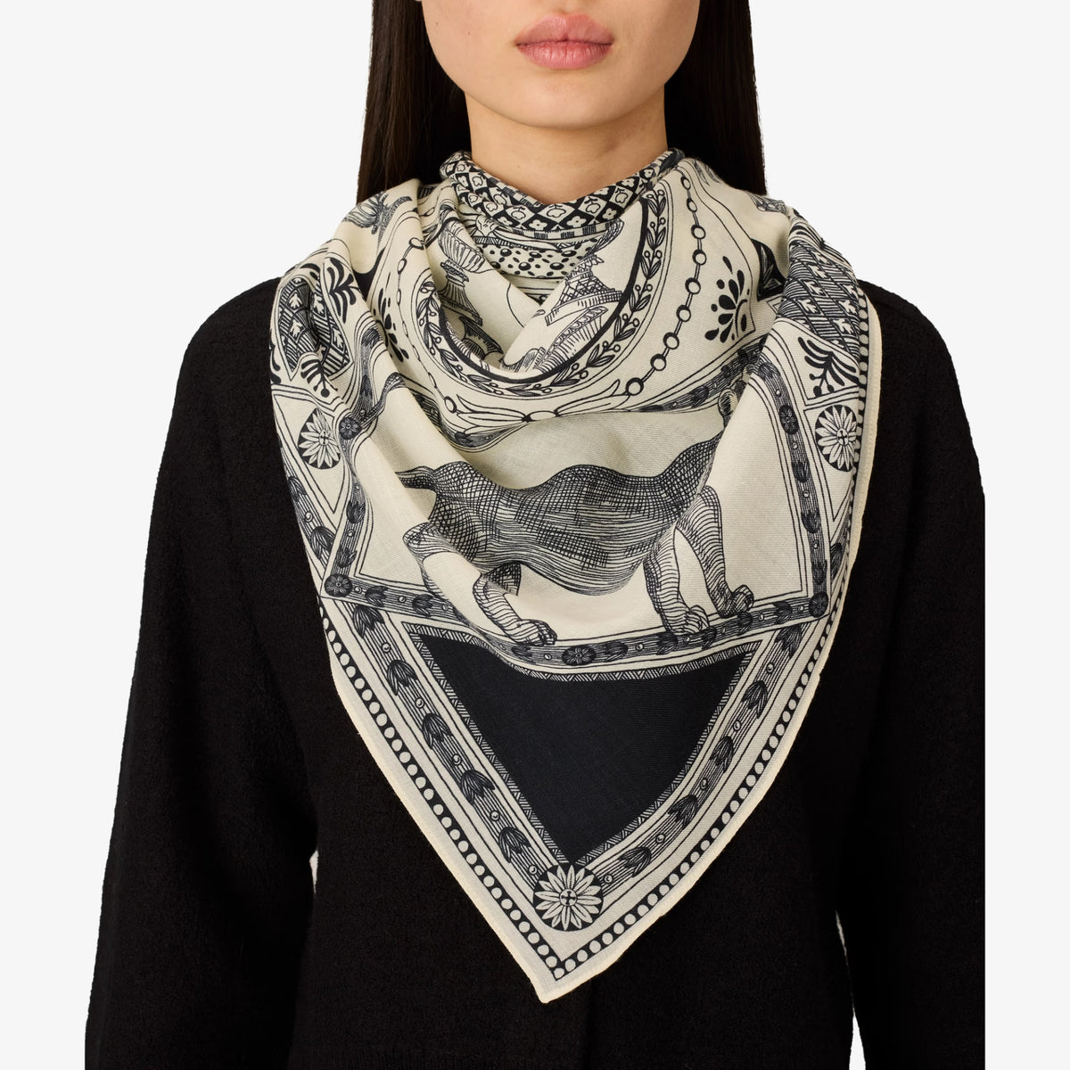 Inoui Editions Triangle Scarf Barocco in Black