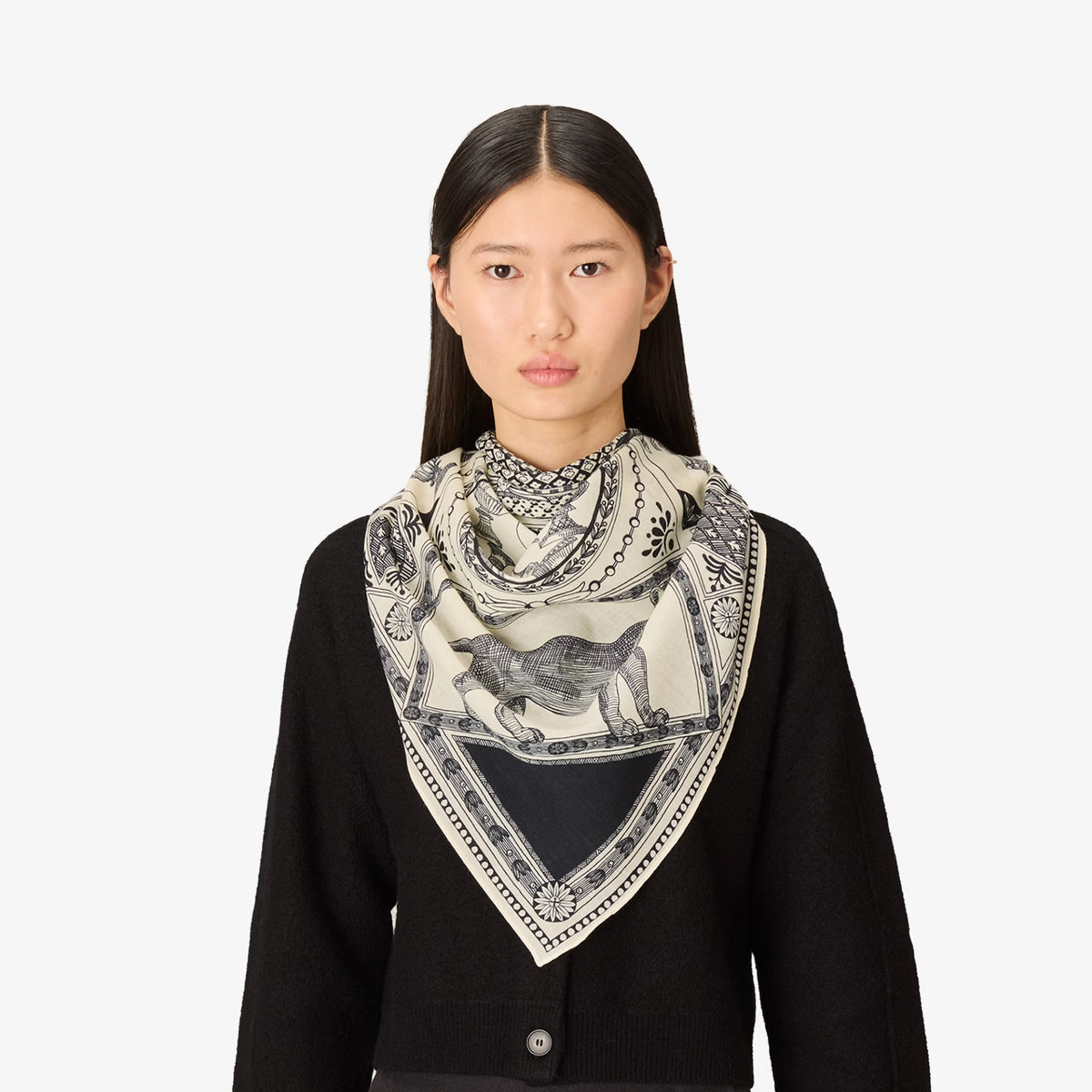 Inoui Editions Triangle Scarf Barocco in Black