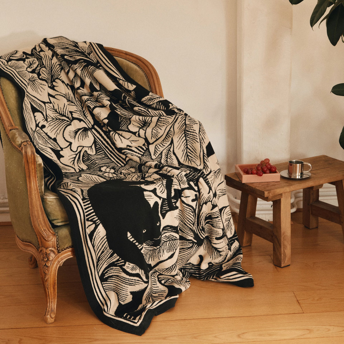 Inoui Editions Throw Panthere in Black