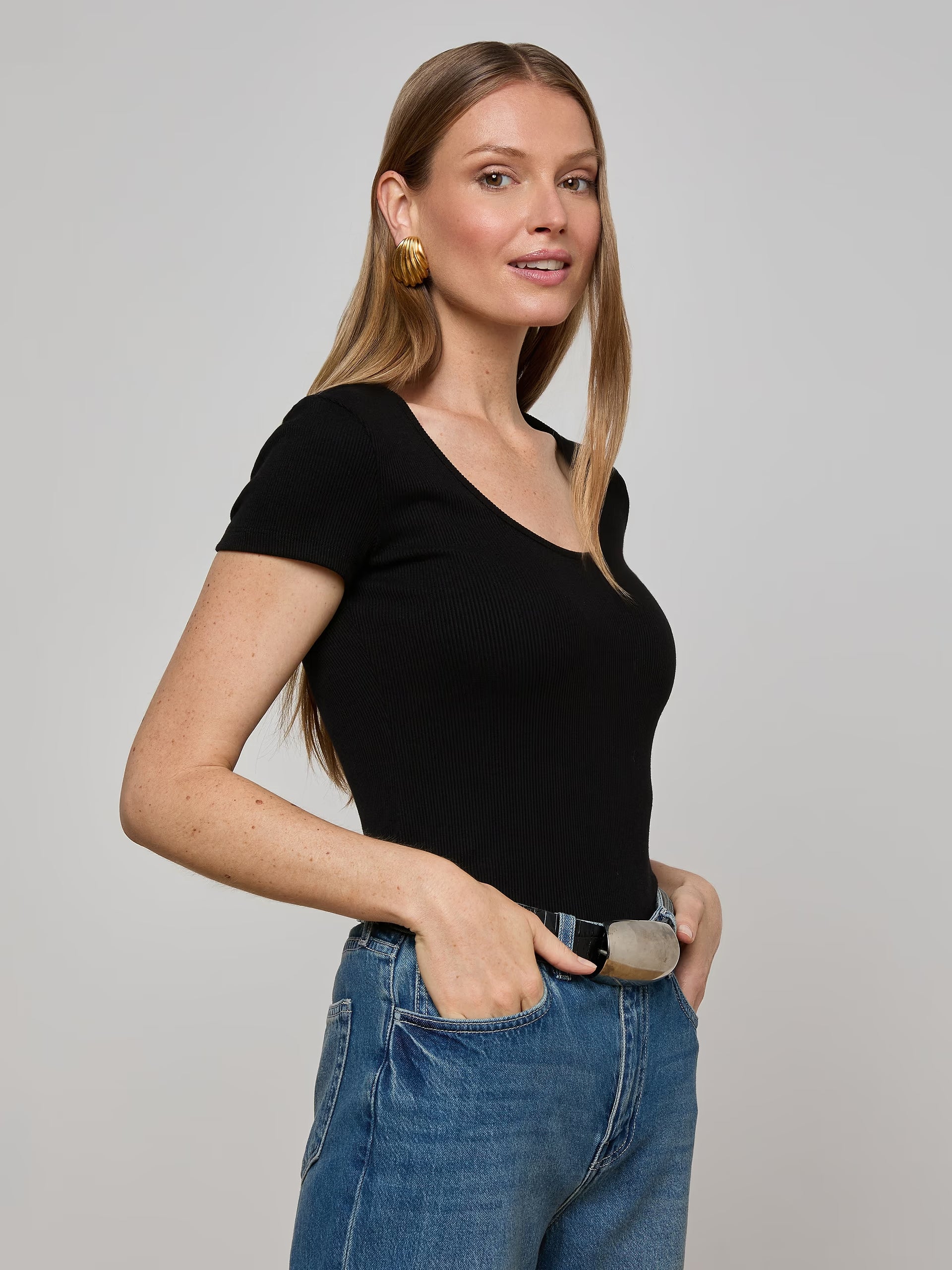 L'AGENCE Brynlee Short Sleeve Scoop Tee Black