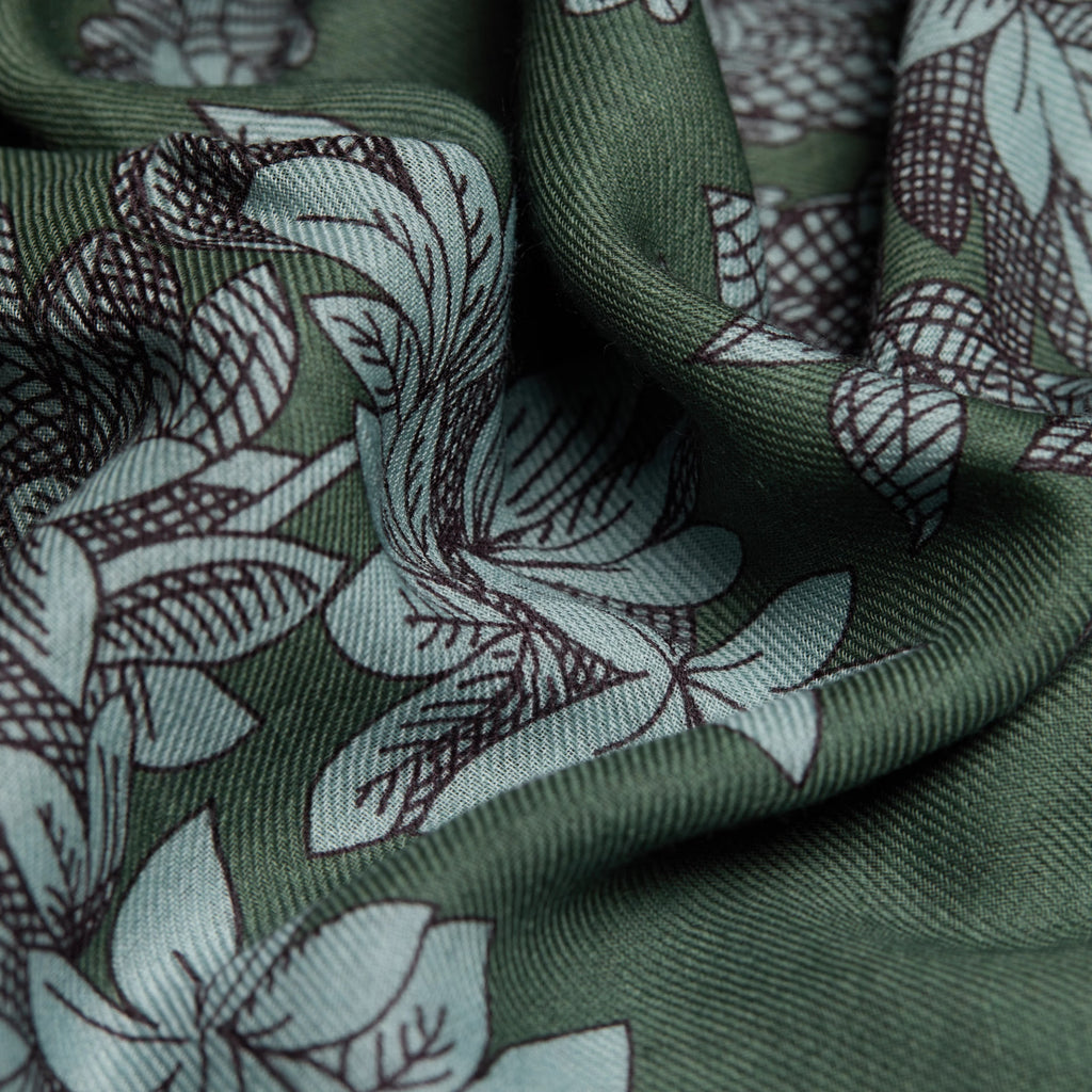 Inoui Editions Scarf 1889 in Khaki
