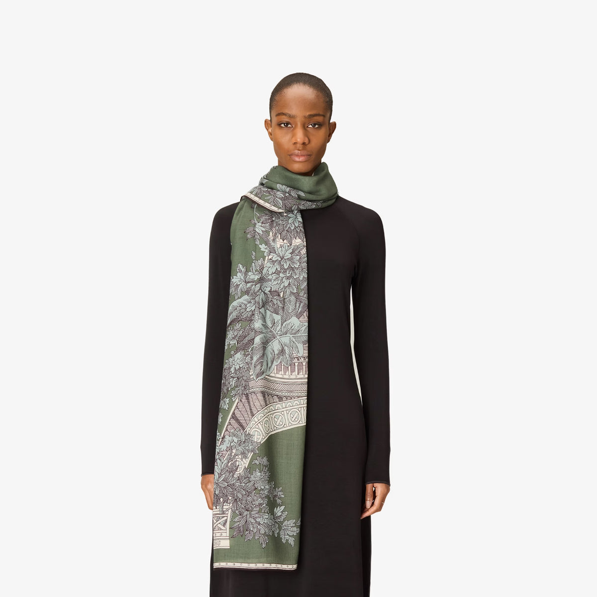 Inoui Editions Scarf 1889 in Khaki