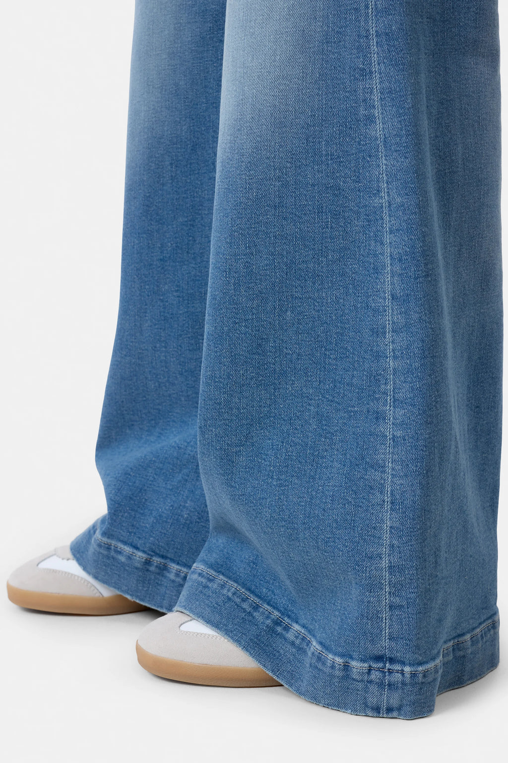 Closed Glow Up Pants in Mid Blue
