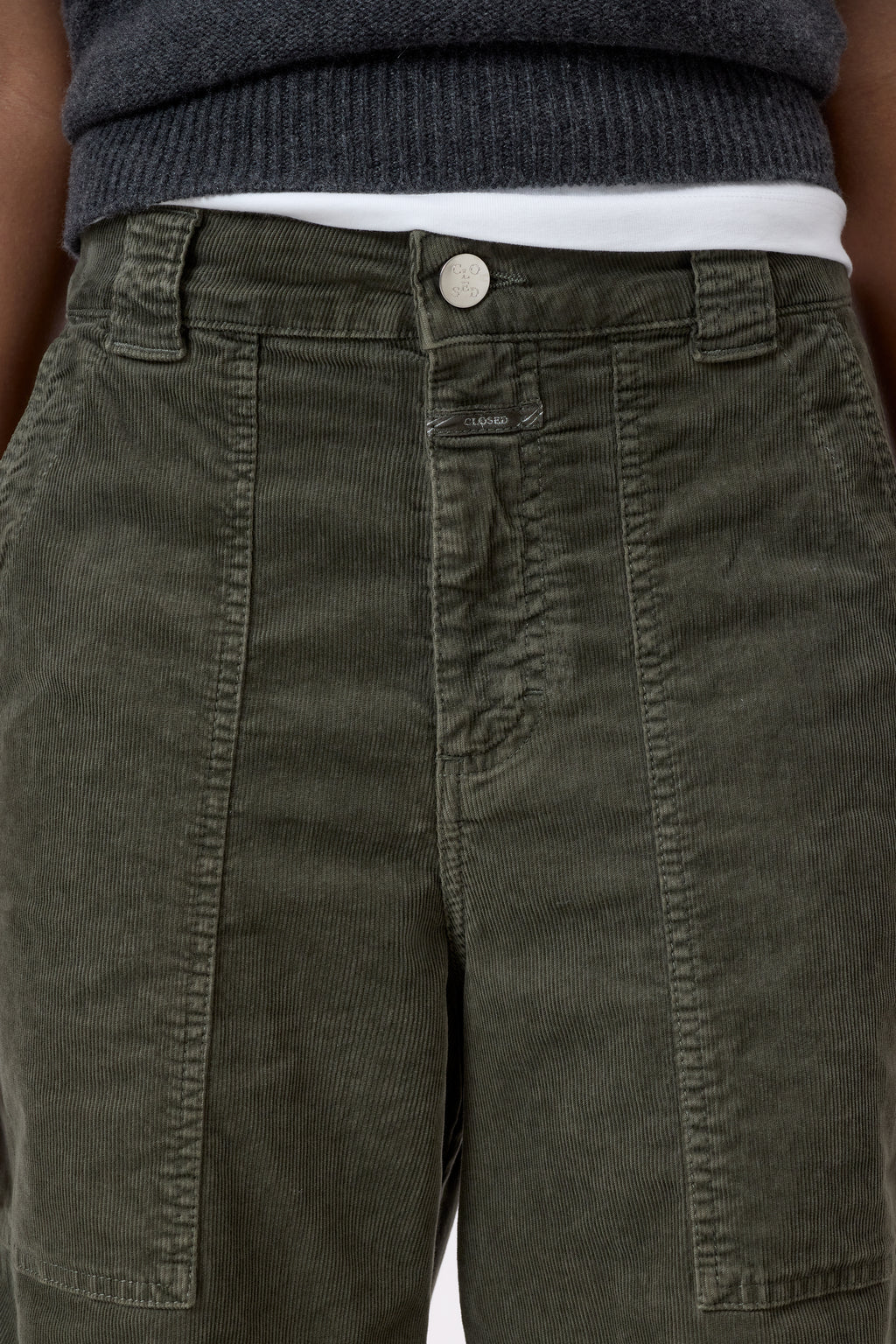 Closed Rhannon Barrel Pant in Cypress Green