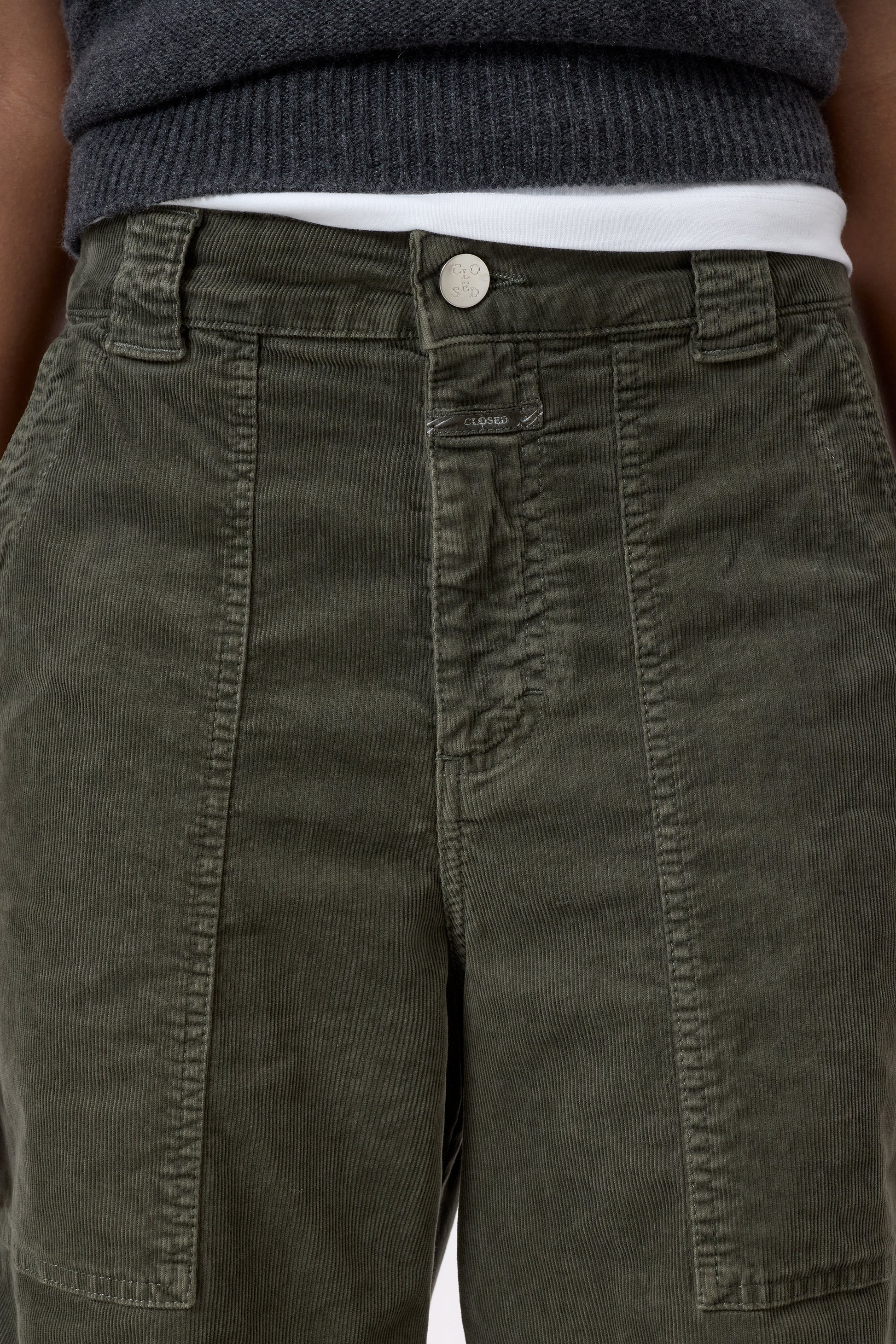 Closed Rhannon Barrel Pant in Cypress Green