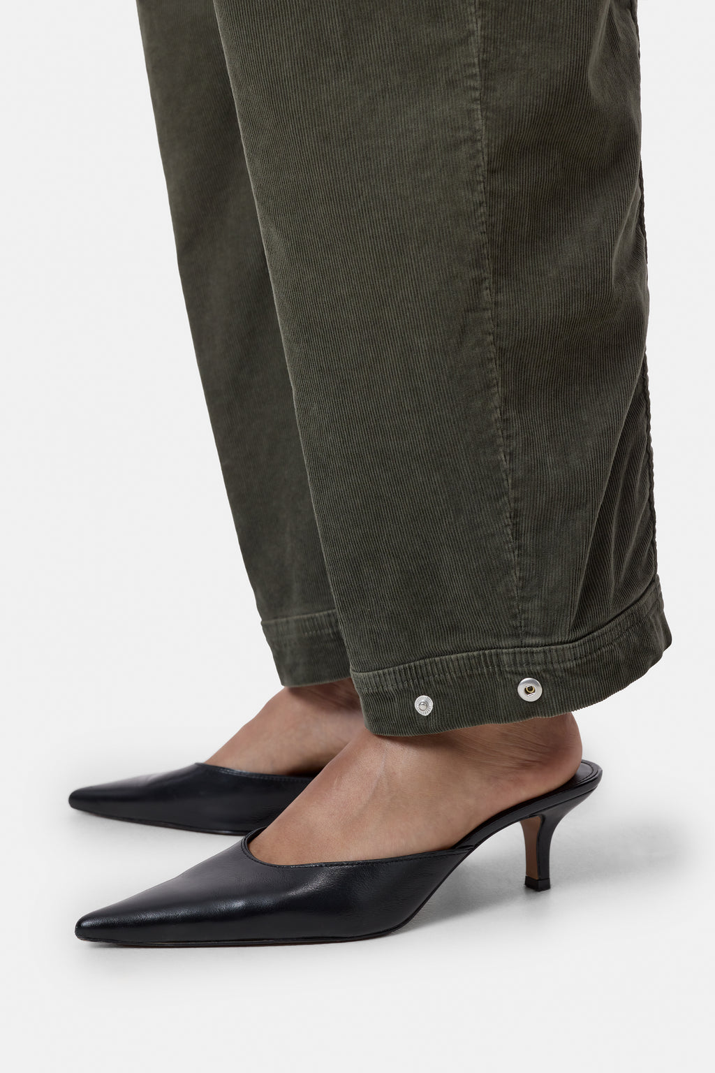 Closed Rhannon Barrel Pant in Cypress Green