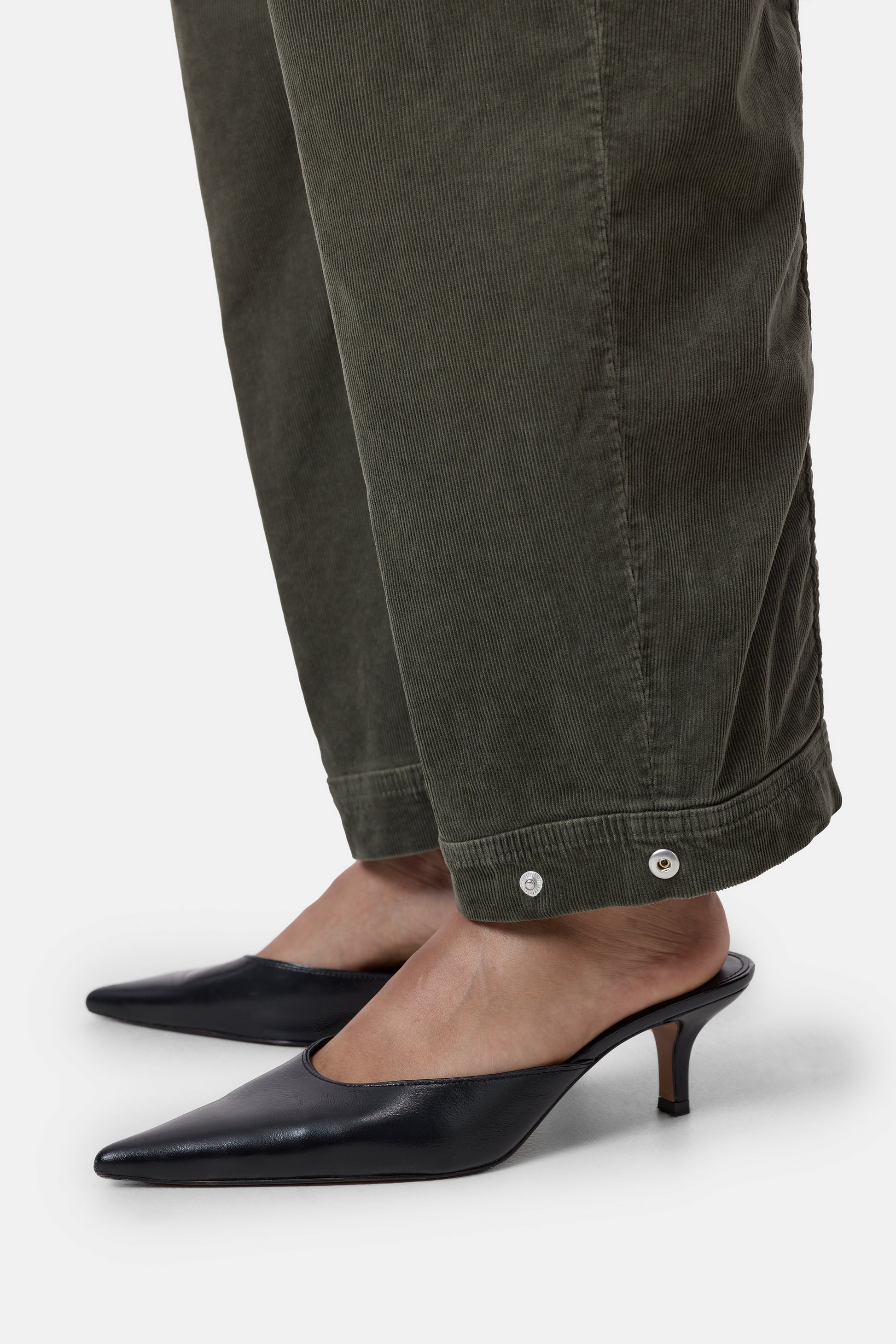 Closed Rhannon Barrel Pant in Cypress Green