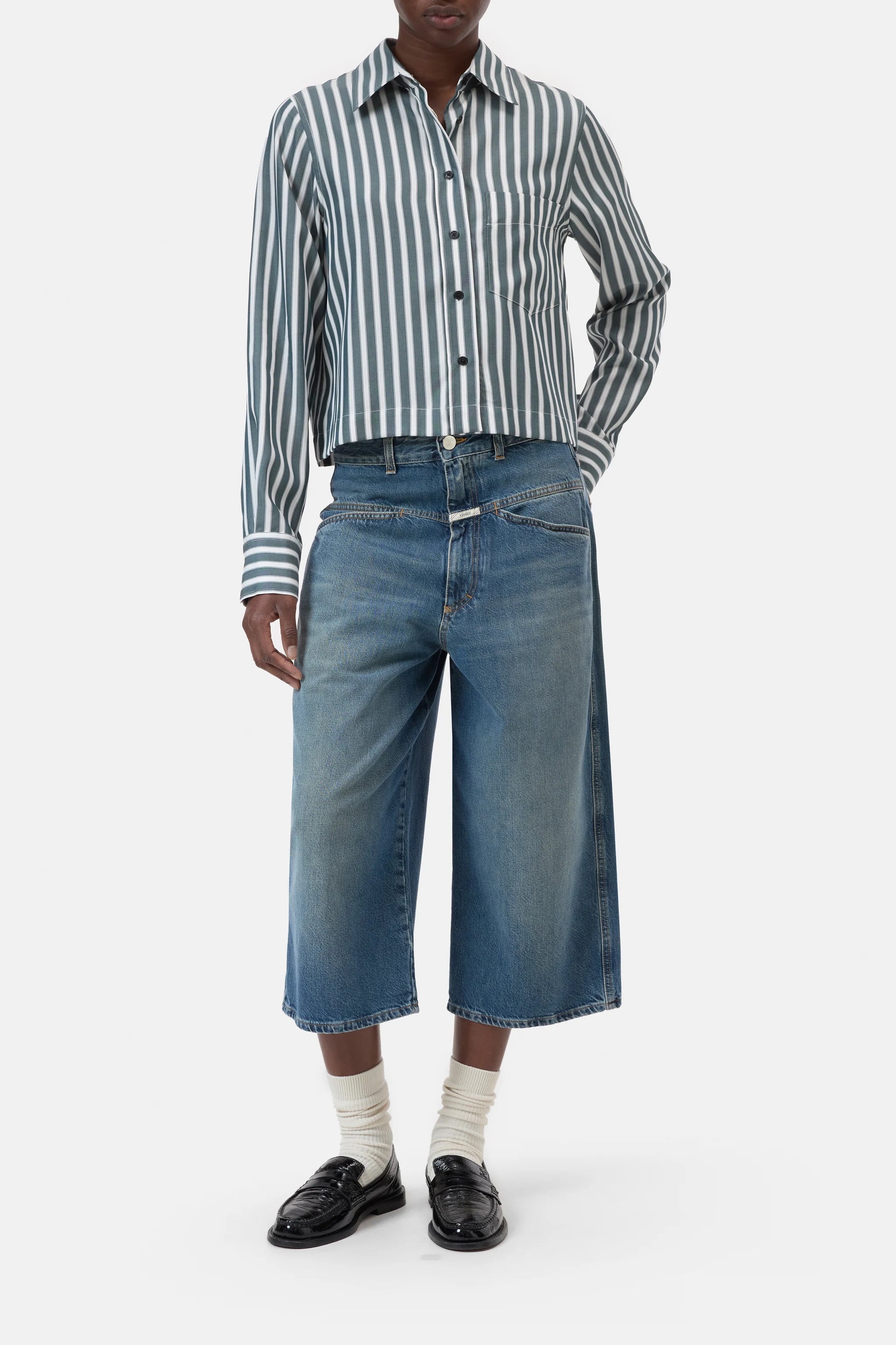 Closed Cropped Classic Shirt in Royal Green