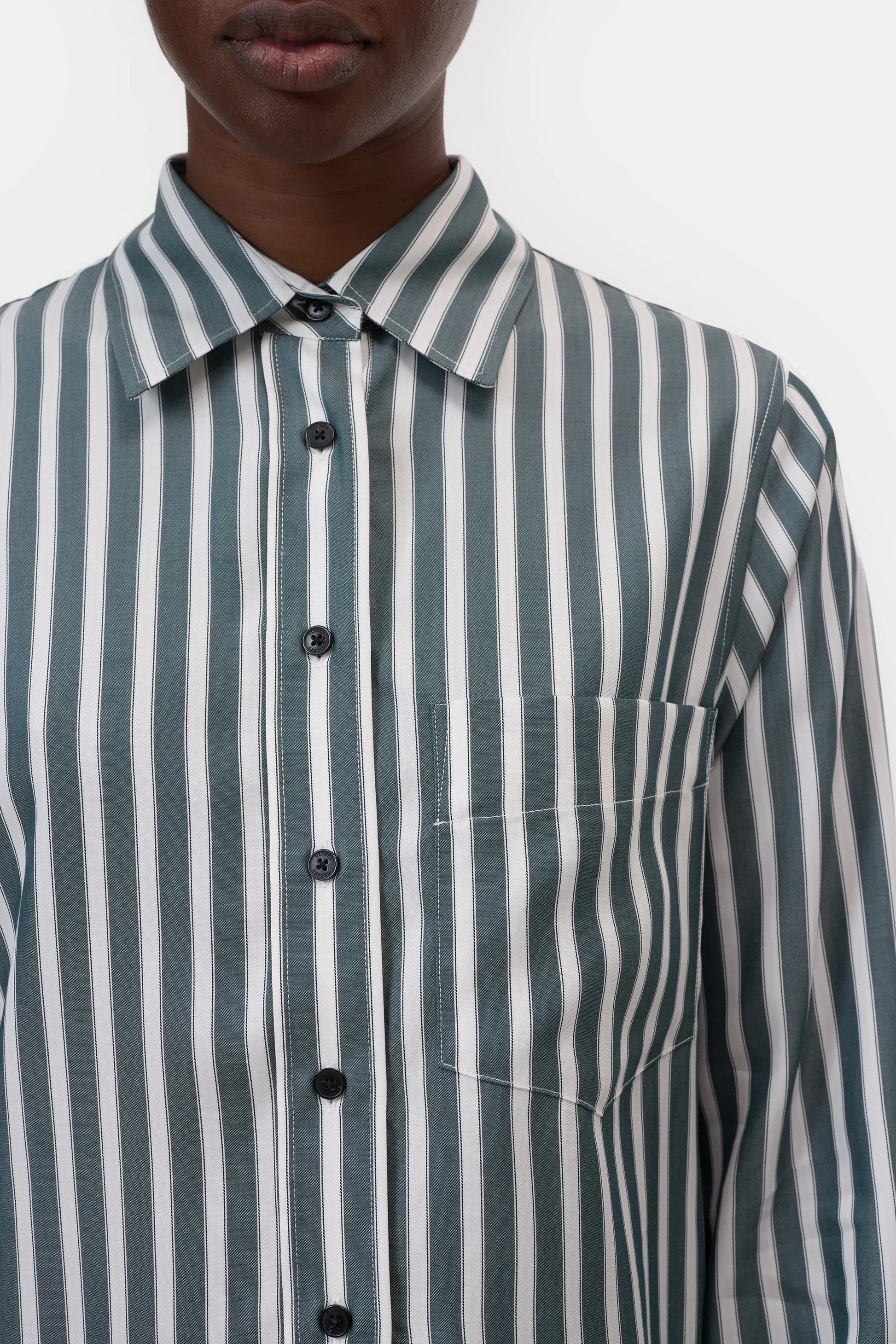 Closed Cropped Classic Shirt in Royal Green