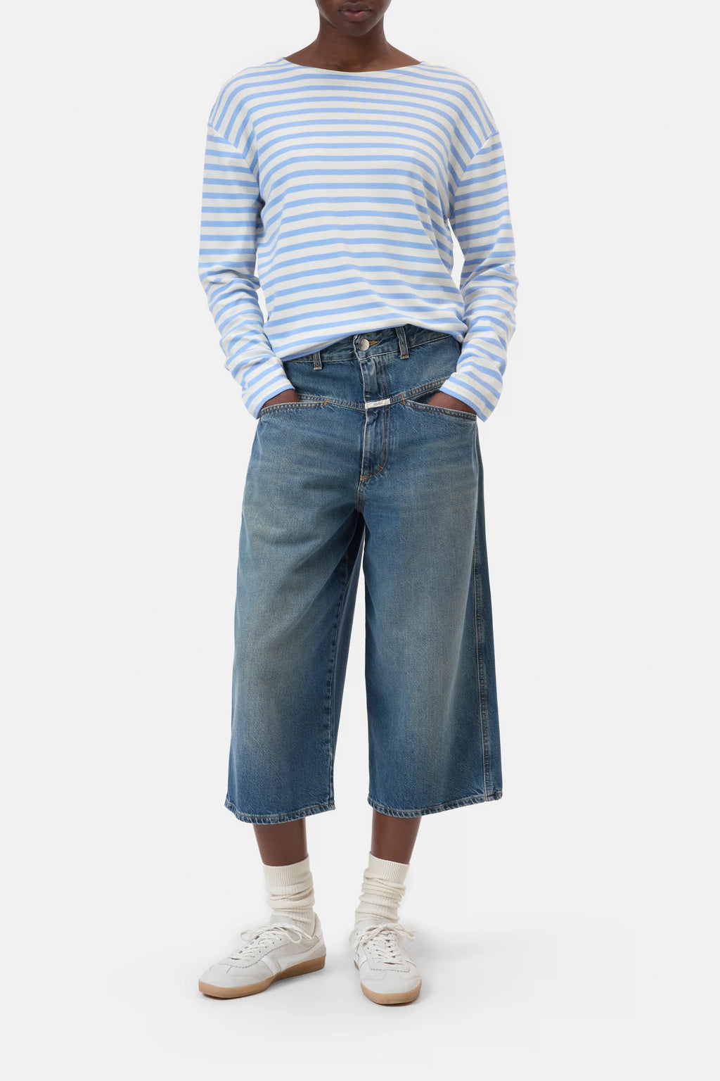 Closed Basic Long Sleeve in Sky Blue