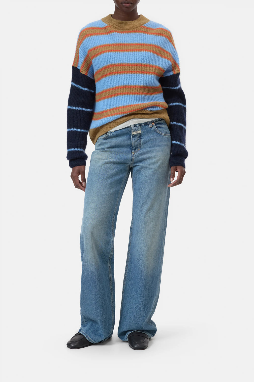 Closed Crew Neck Long Sleeve in Sky Blue