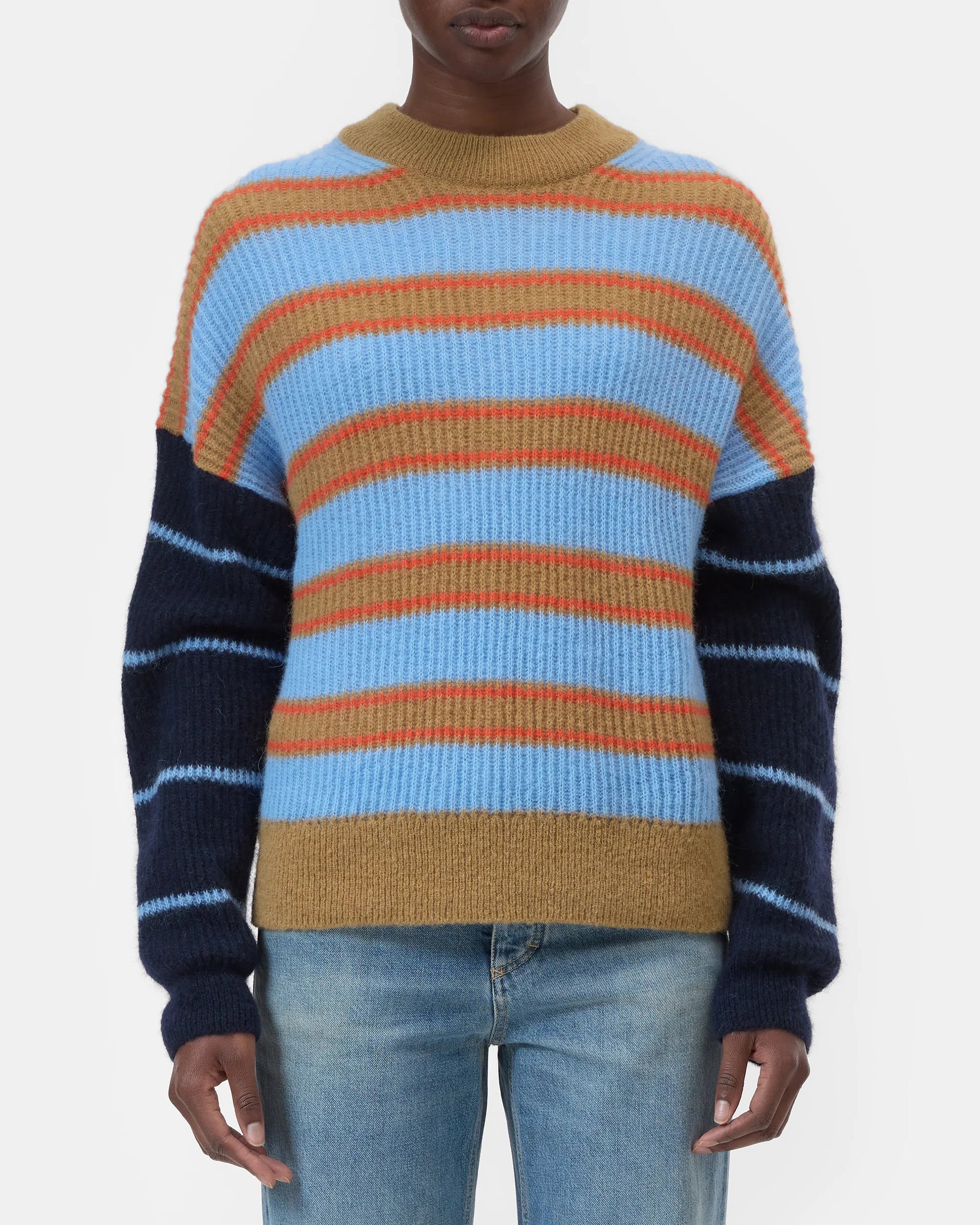 Closed Crew Neck Long Sleeve in Sky Blue