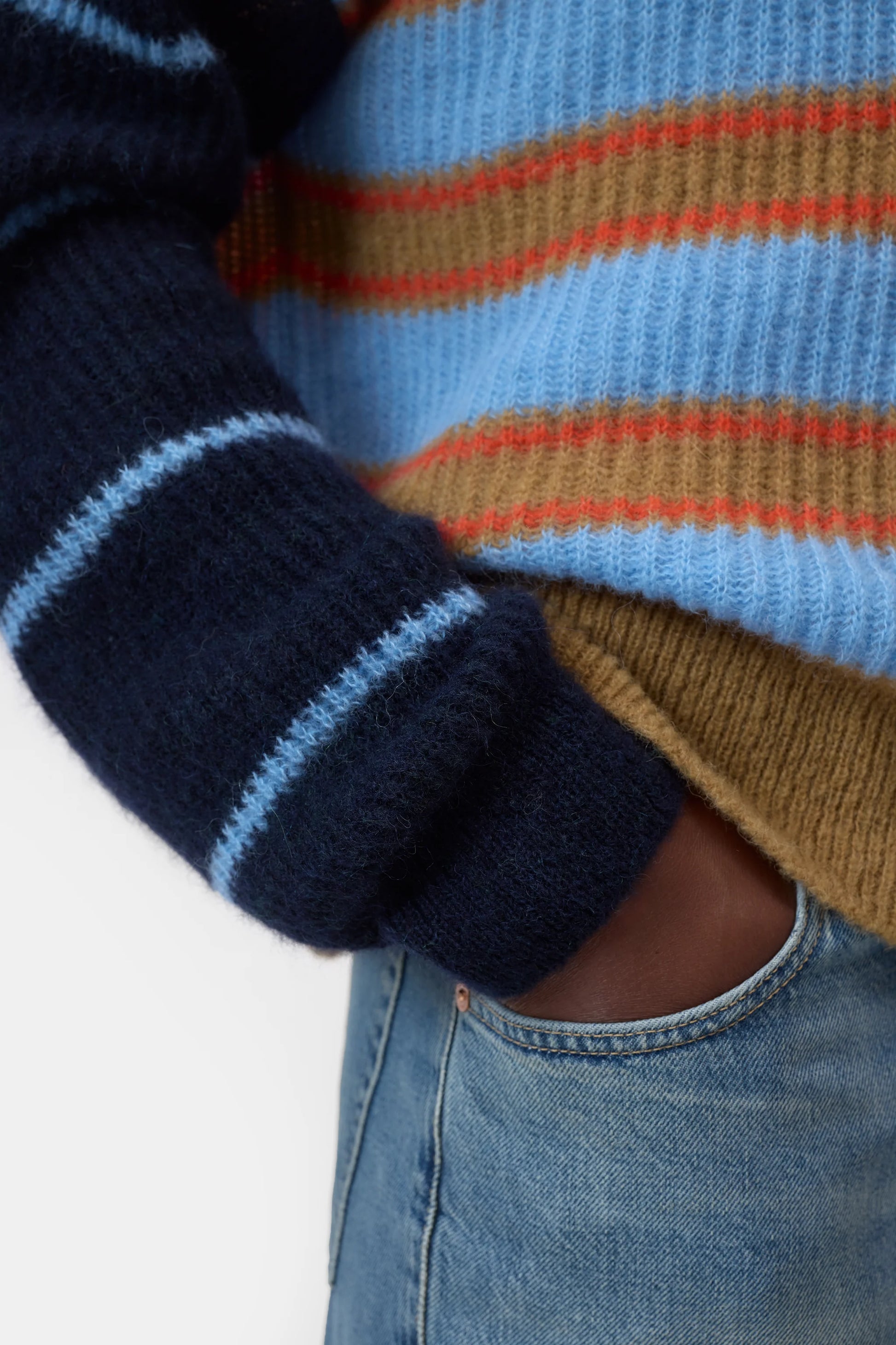 Closed Crew Neck Long Sleeve in Sky Blue