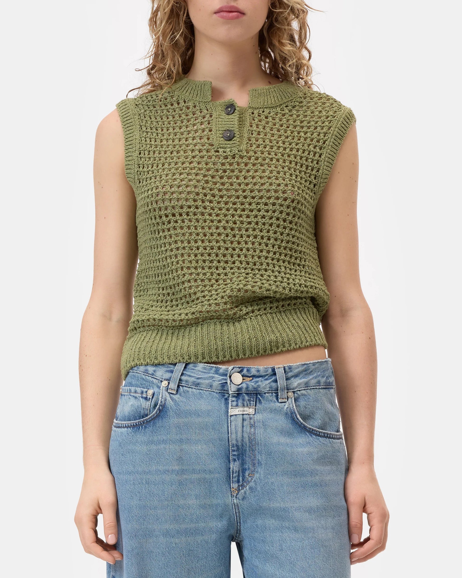Closed Crew Neck Vest in Hunter Green