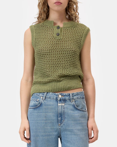 Closed Crew Neck Vest in Hunter Green