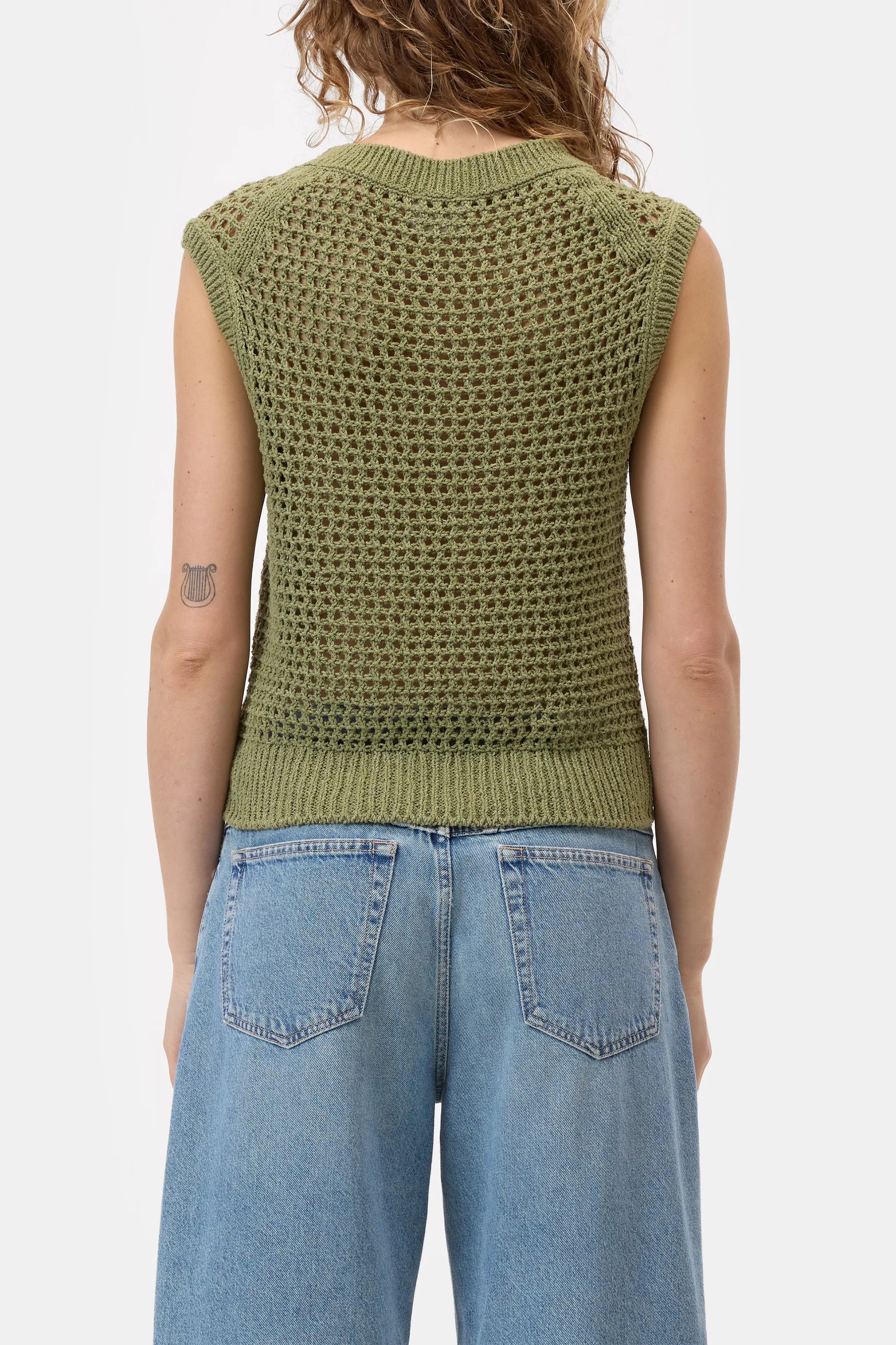 Closed Crew Neck Vest in Hunter Green