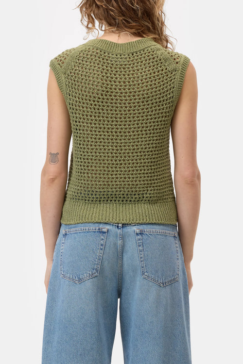 Closed Crew Neck Vest in Hunter Green