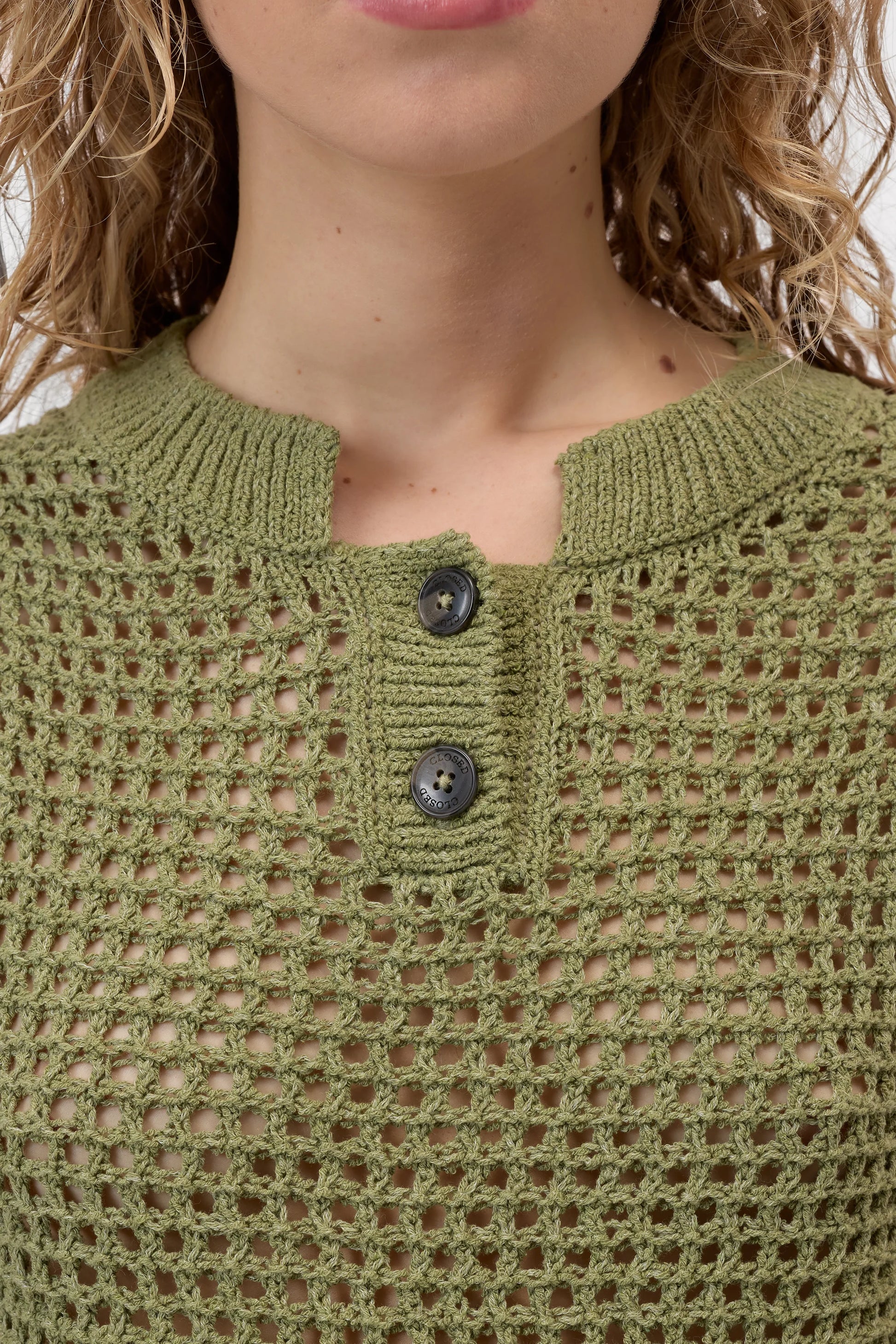 Closed Crew Neck Vest in Hunter Green