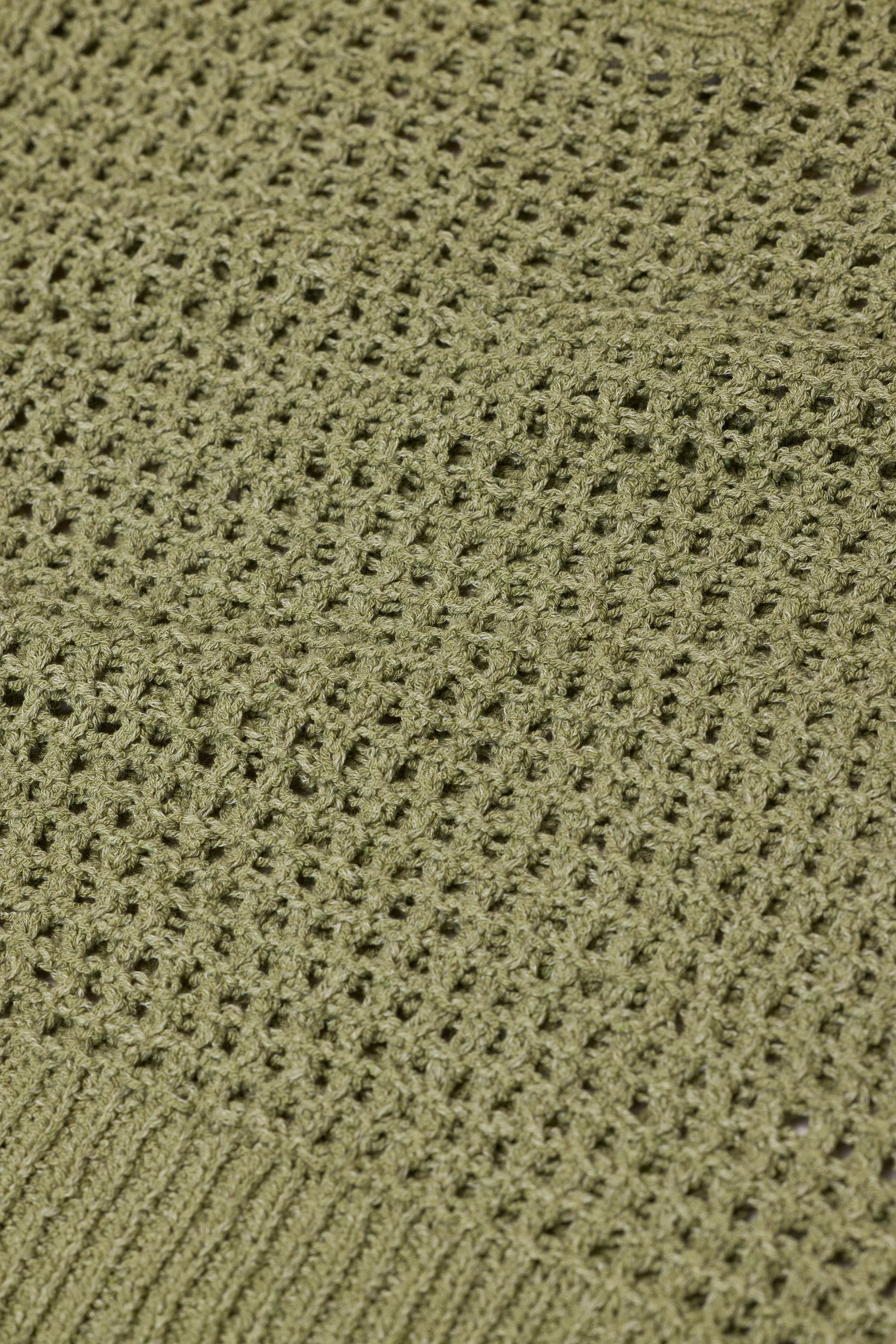Closed Crew Neck Vest in Hunter Green