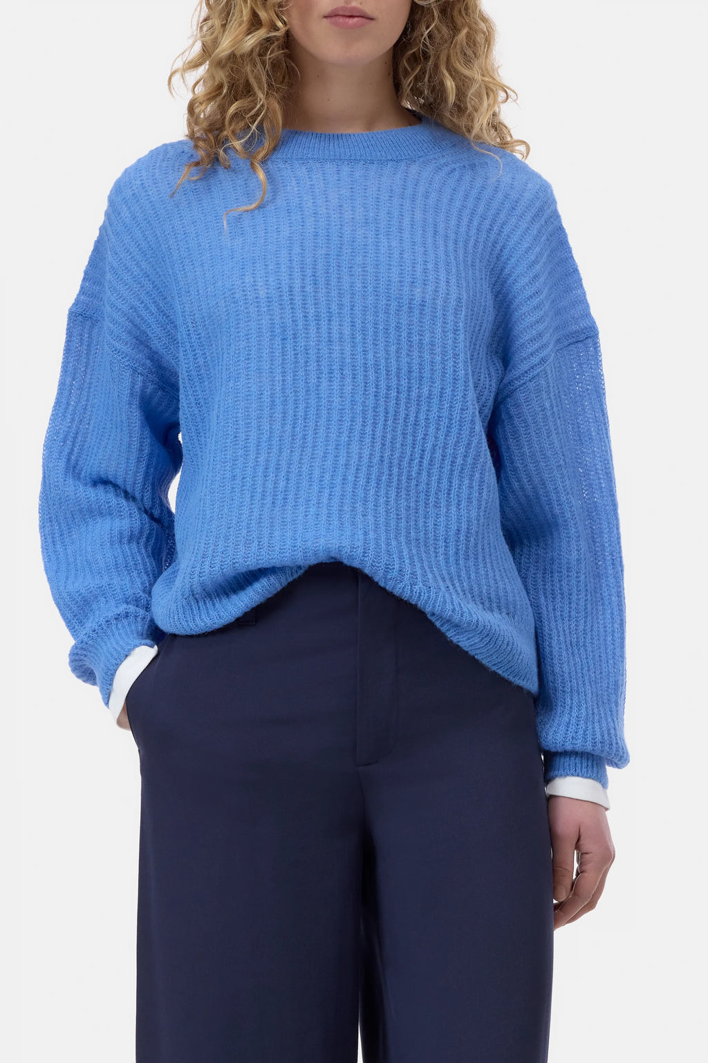 Closed Crew Neck Long Sleeve in Moonleaf Blue