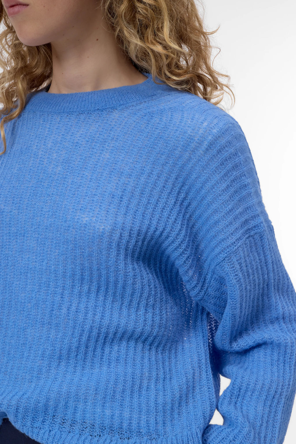Closed Crew Neck Long Sleeve in Moonleaf Blue