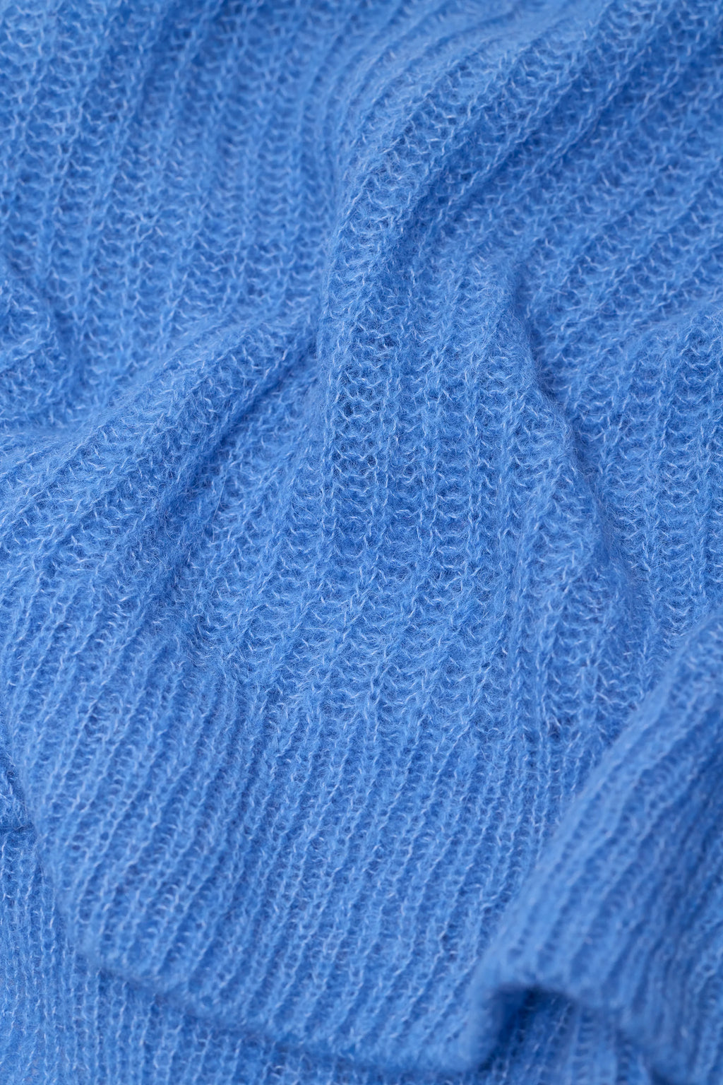 Closed Crew Neck Long Sleeve in Moonleaf Blue