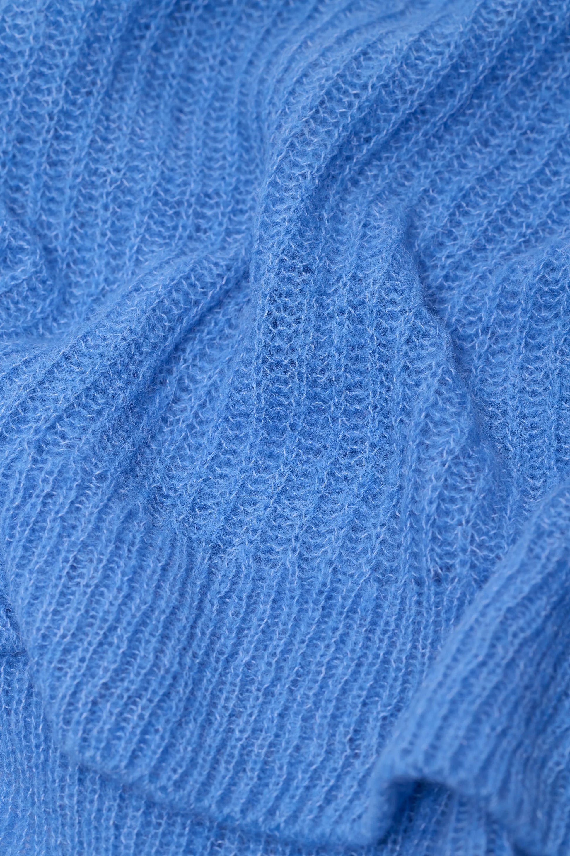 Closed Crew Neck Long Sleeve in Moonleaf Blue