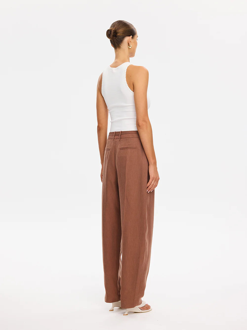 Kivari Cass Barrel Leg Pant in Chocolate