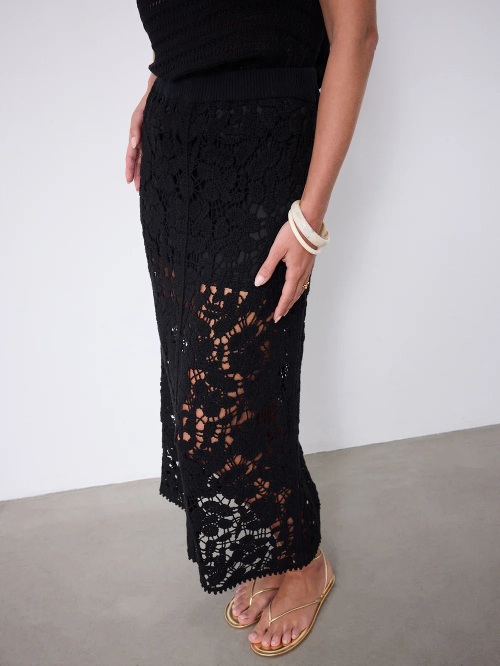 NOTSHY Gaby Midi Skirt in Noir