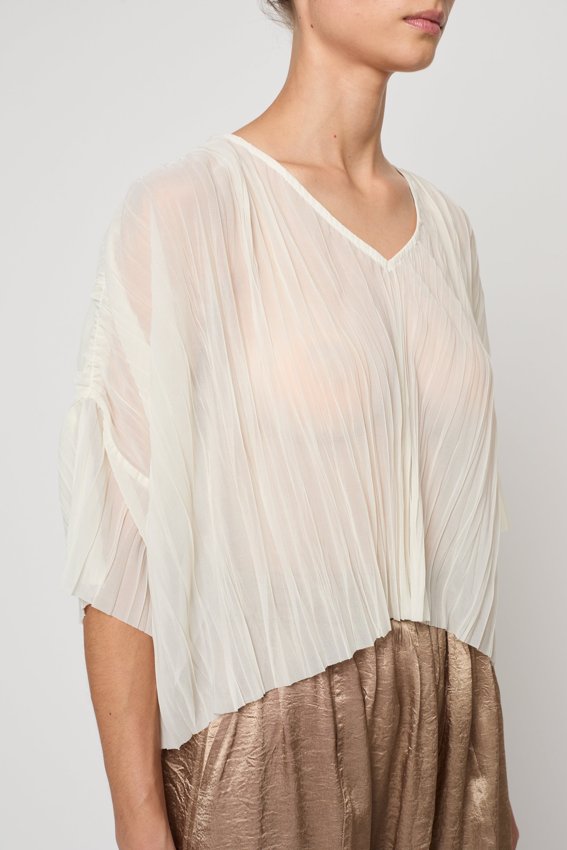 Atelier Delphine | Flared Tee Random Pleats in Cream