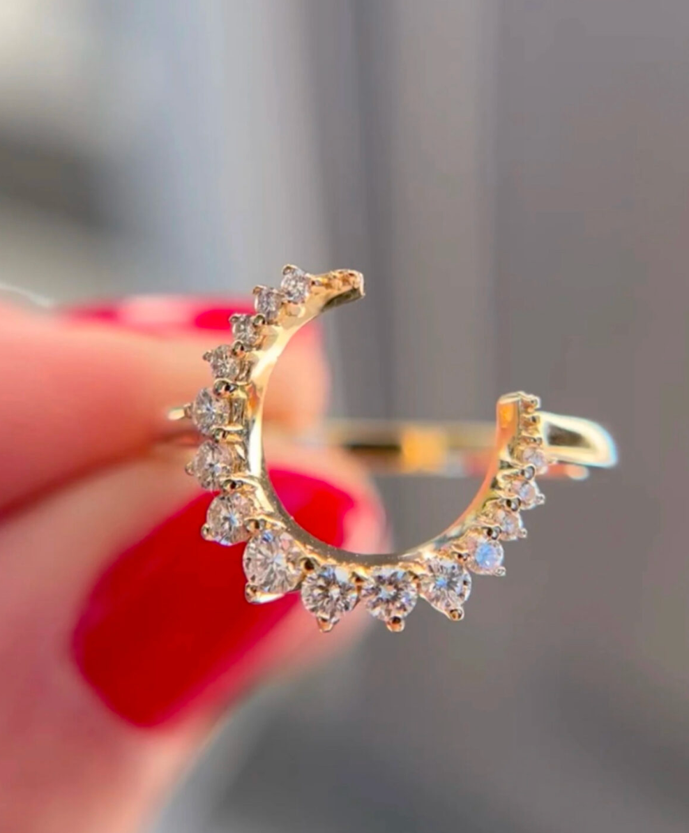 Pade Vavra Sisters of the Moon Ring