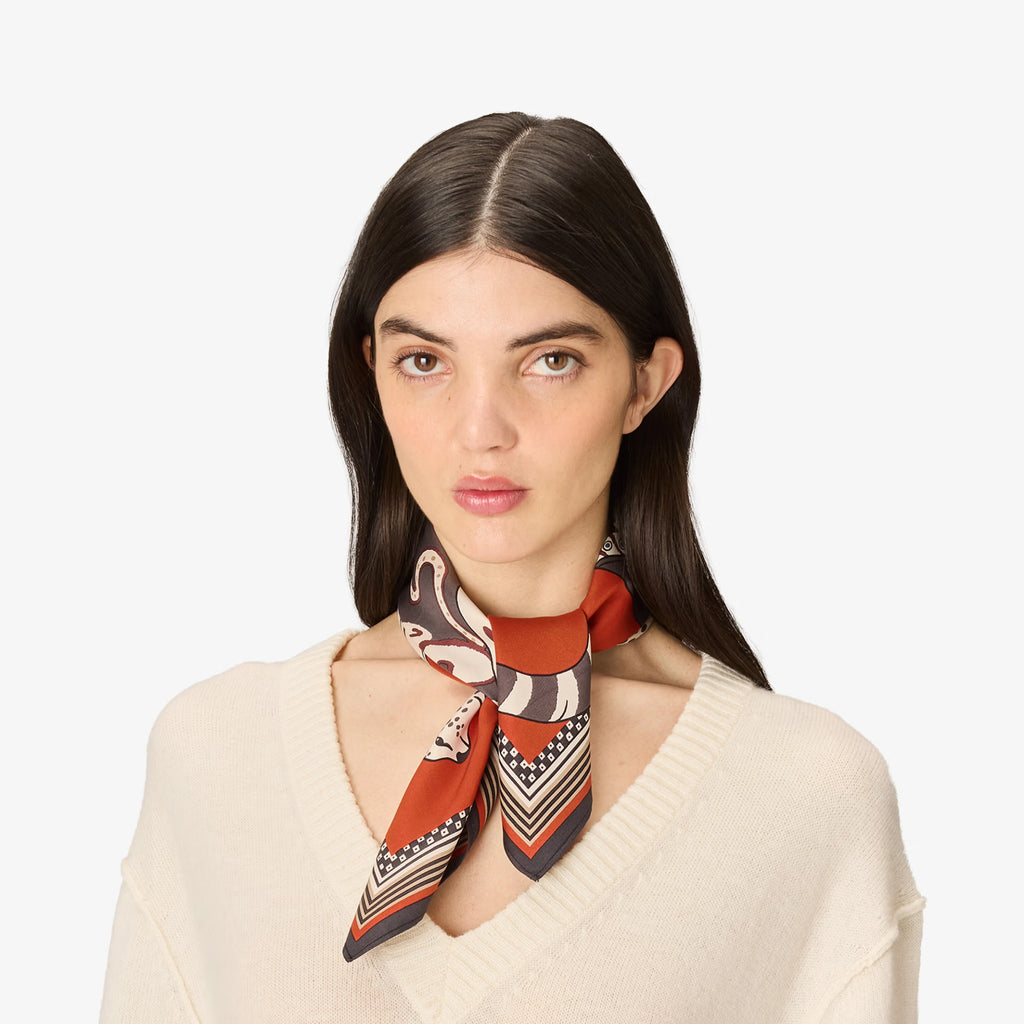Inoui Editions Square Scarf Collectionneur in Orange