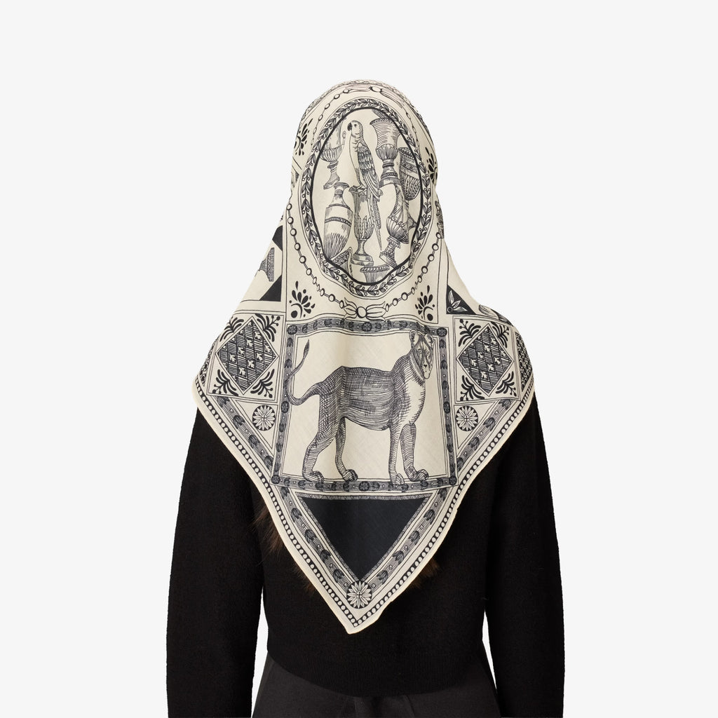 Inoui Editions Triangle Scarf Barocco in Black