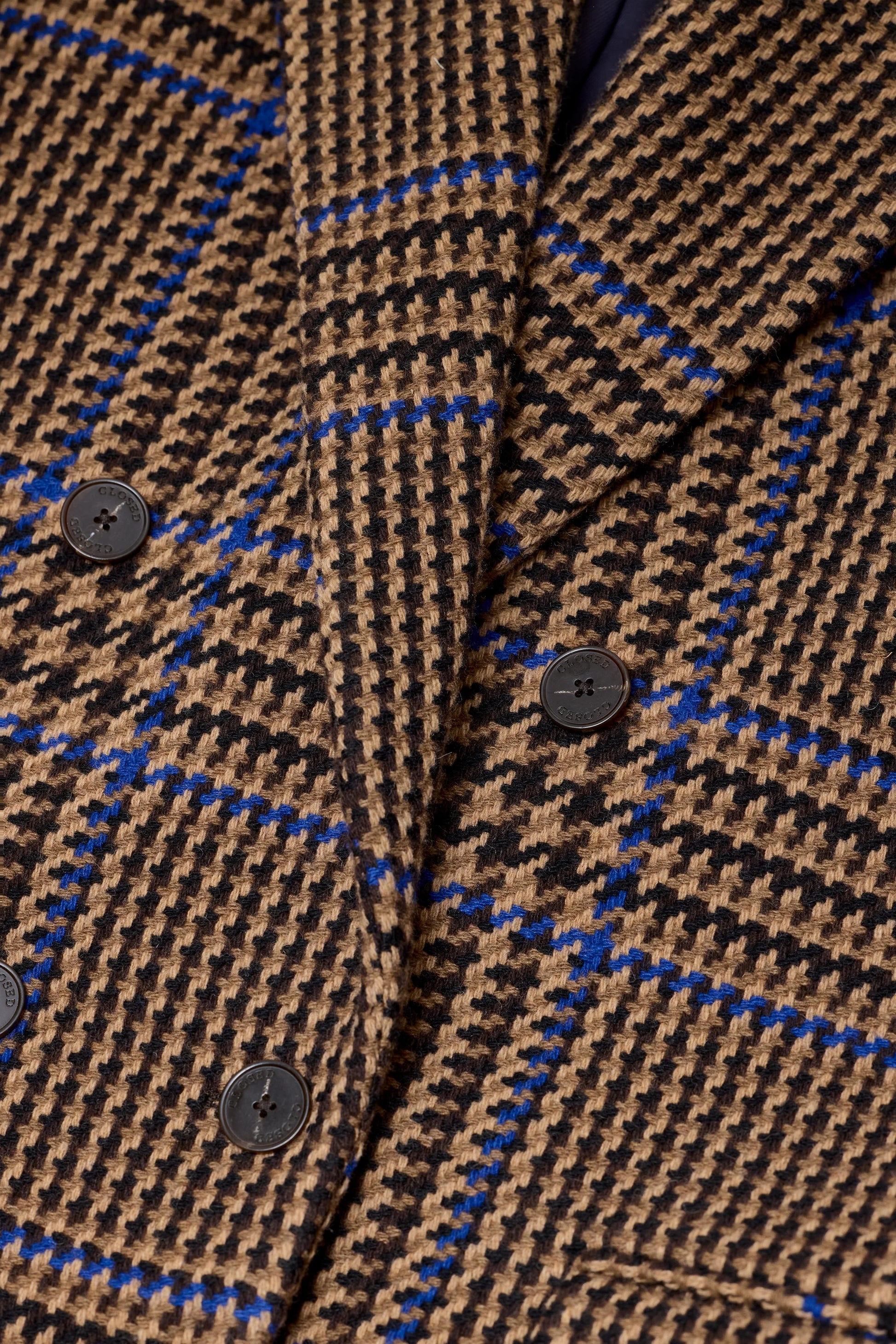Closed Fitted Double-Breasted Blazer in Sand Beige