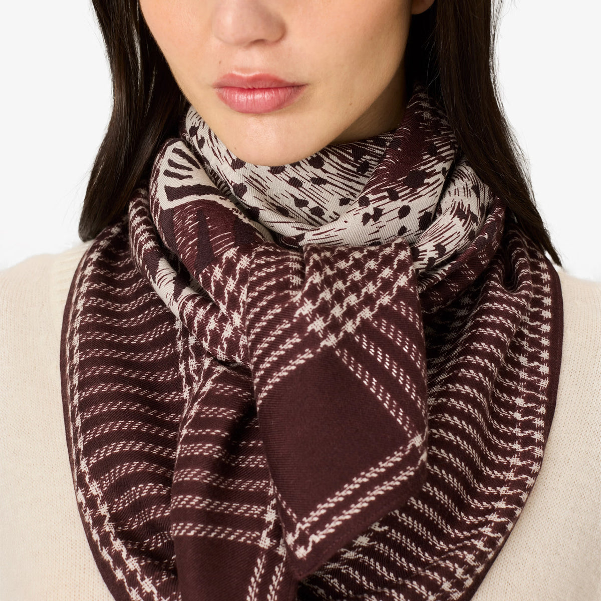 Inoui Editions Square Scarf Jorgen Houndstooth in Brown