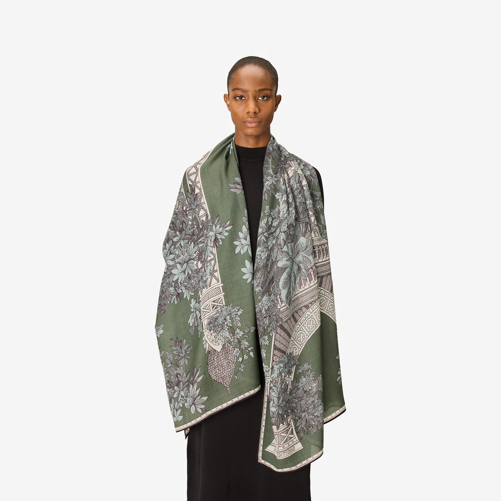 Inoui Editions Scarf 1889 in Khaki