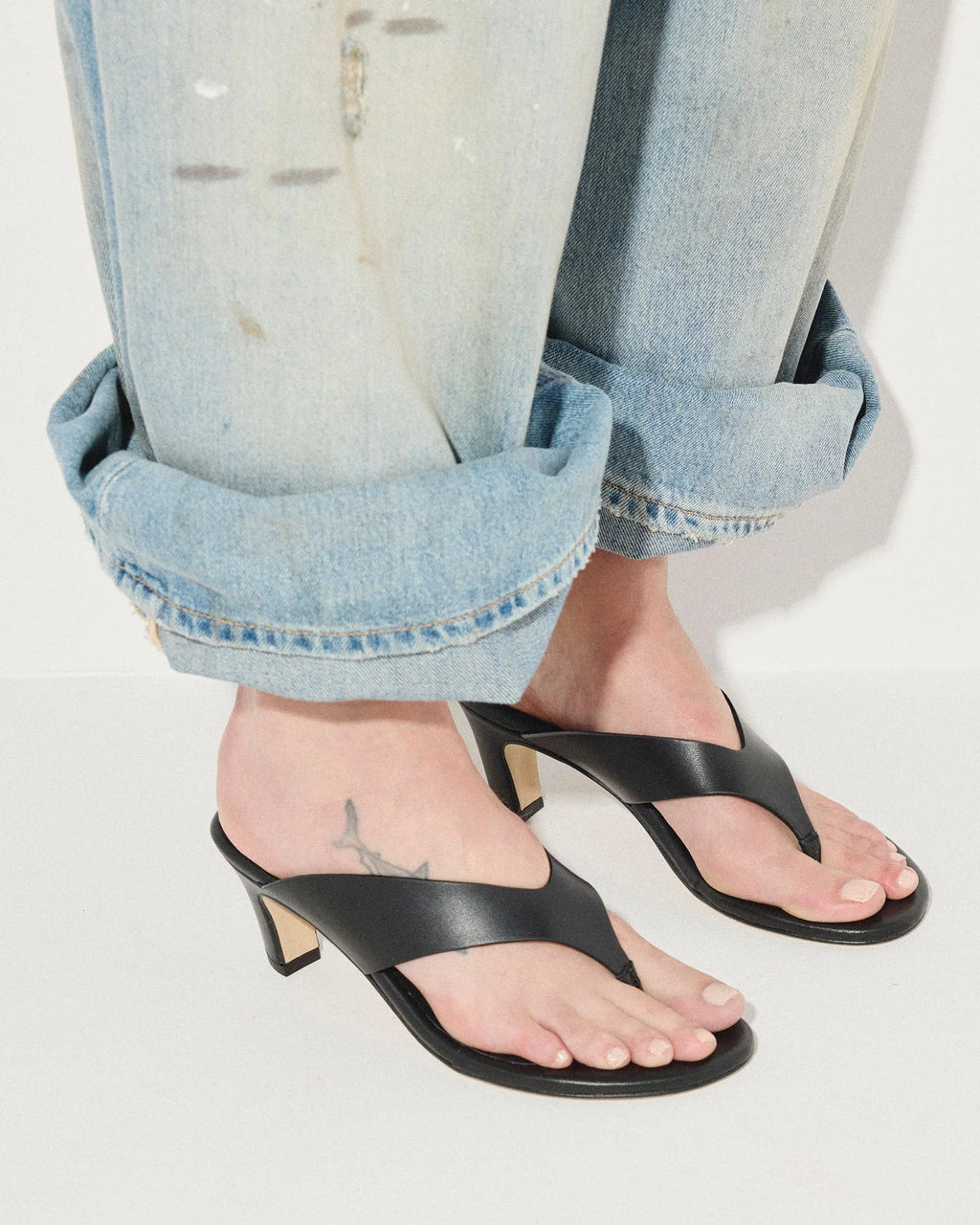 FRĒDA SALVADOR Kat Thong Sandal in Black Calf